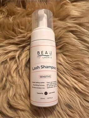 Sensitive Lash Shampoo - White Foaming Cleanser